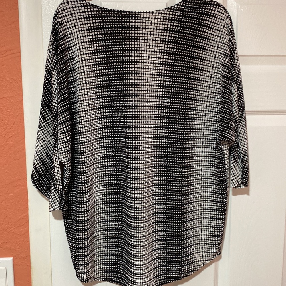 Alfani size med blouse. Black/white. Perfect cond. - Picture 4 of 5